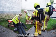 Brandweer oefent bij dorpshuis de Slenk in de Horst