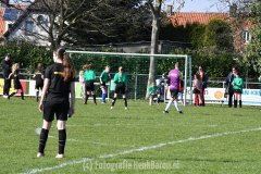 Schoolvoetbal voor meisjes in Leut deel 1