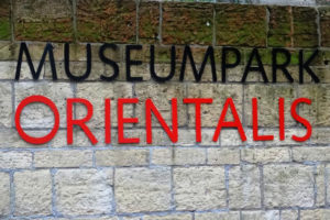 museumpark_orientalis_entree_muur-dgb